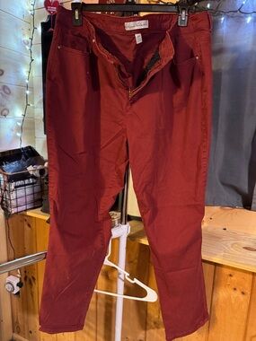 Gloria Vanderbilt Straight-Leg Jeans in Deep Burgundy